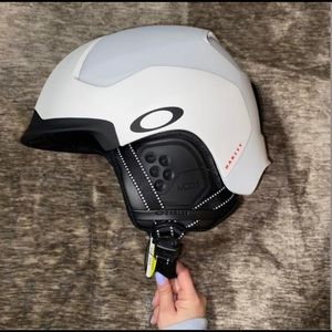 Snowboarding helmet